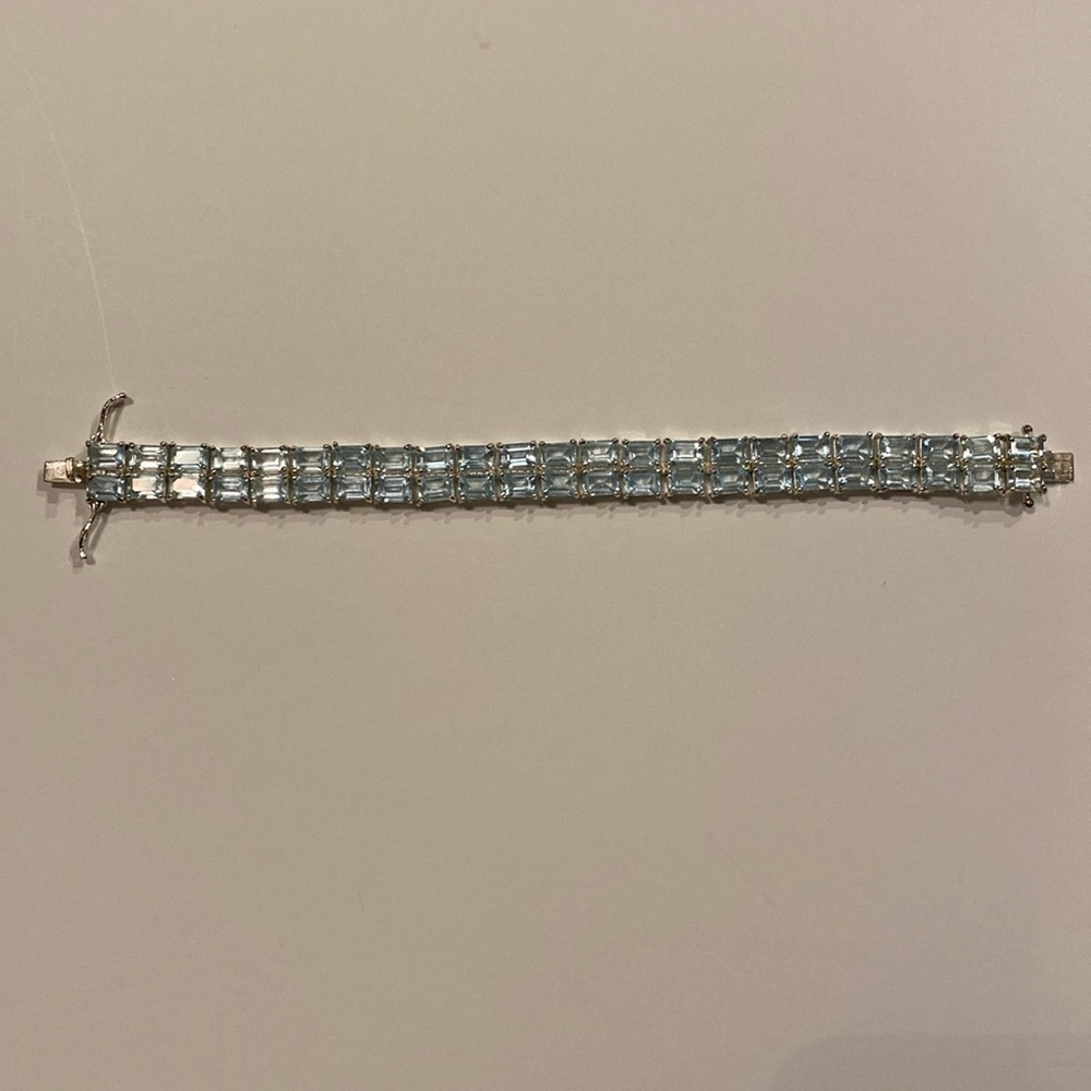 Baby blue clear 7” Bracelet Fashion/Costume Jewelry NWOT